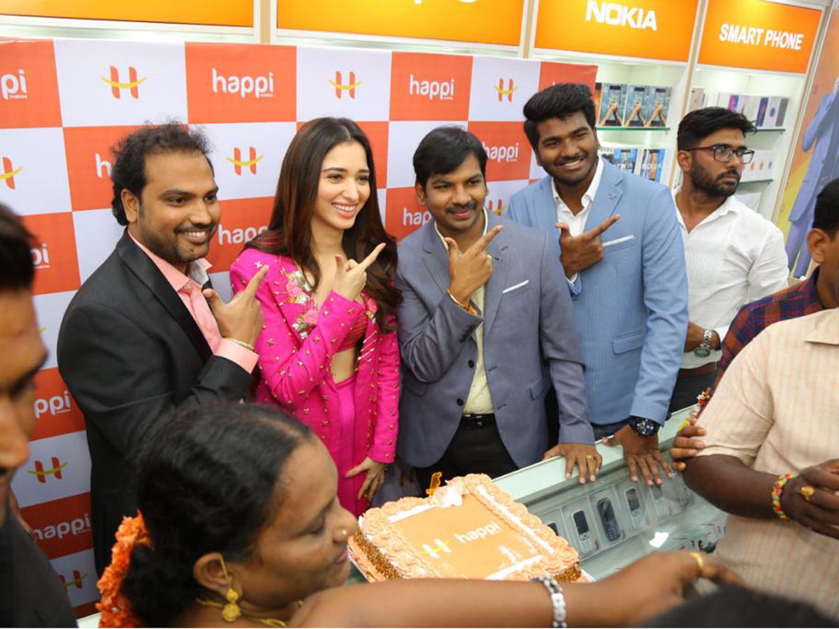 Tamannaah Launches Happi Mobile Store at Bhimavaram - Sakshi13