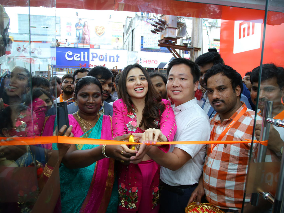 Tamannaah Launches Happi Mobile Store at Bhimavaram - Sakshi2