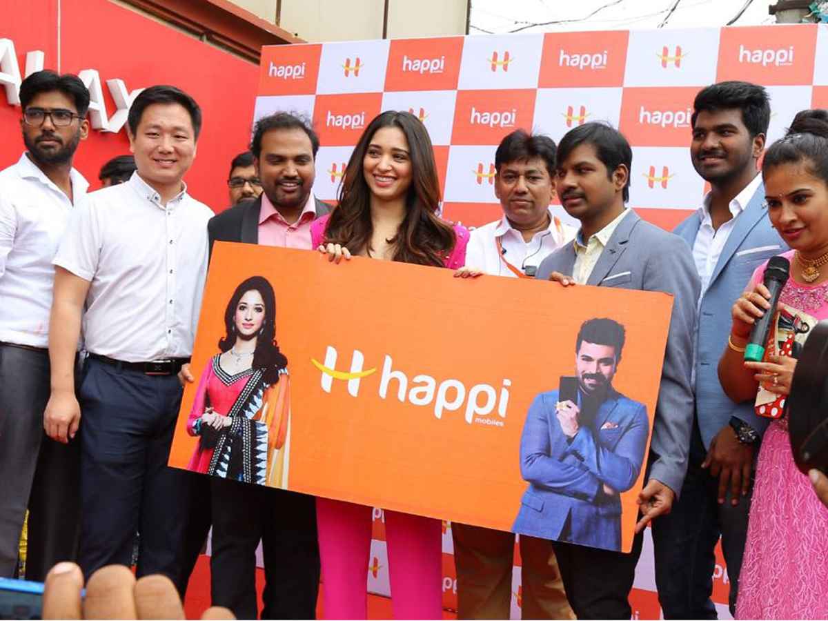 Tamannaah Launches Happi Mobile Store at Bhimavaram - Sakshi9