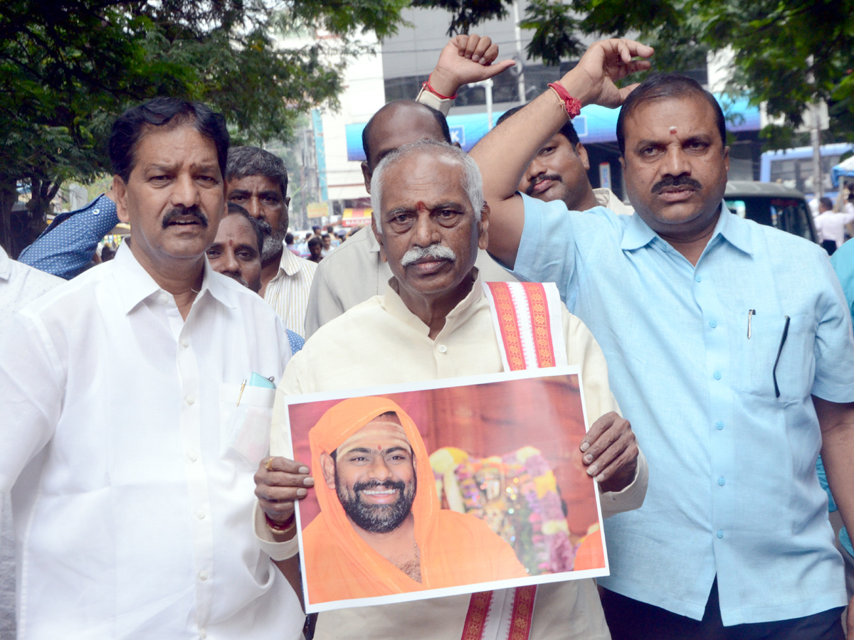 Swami Paripoornananda City Expulsion Photo Gallery - Sakshi6