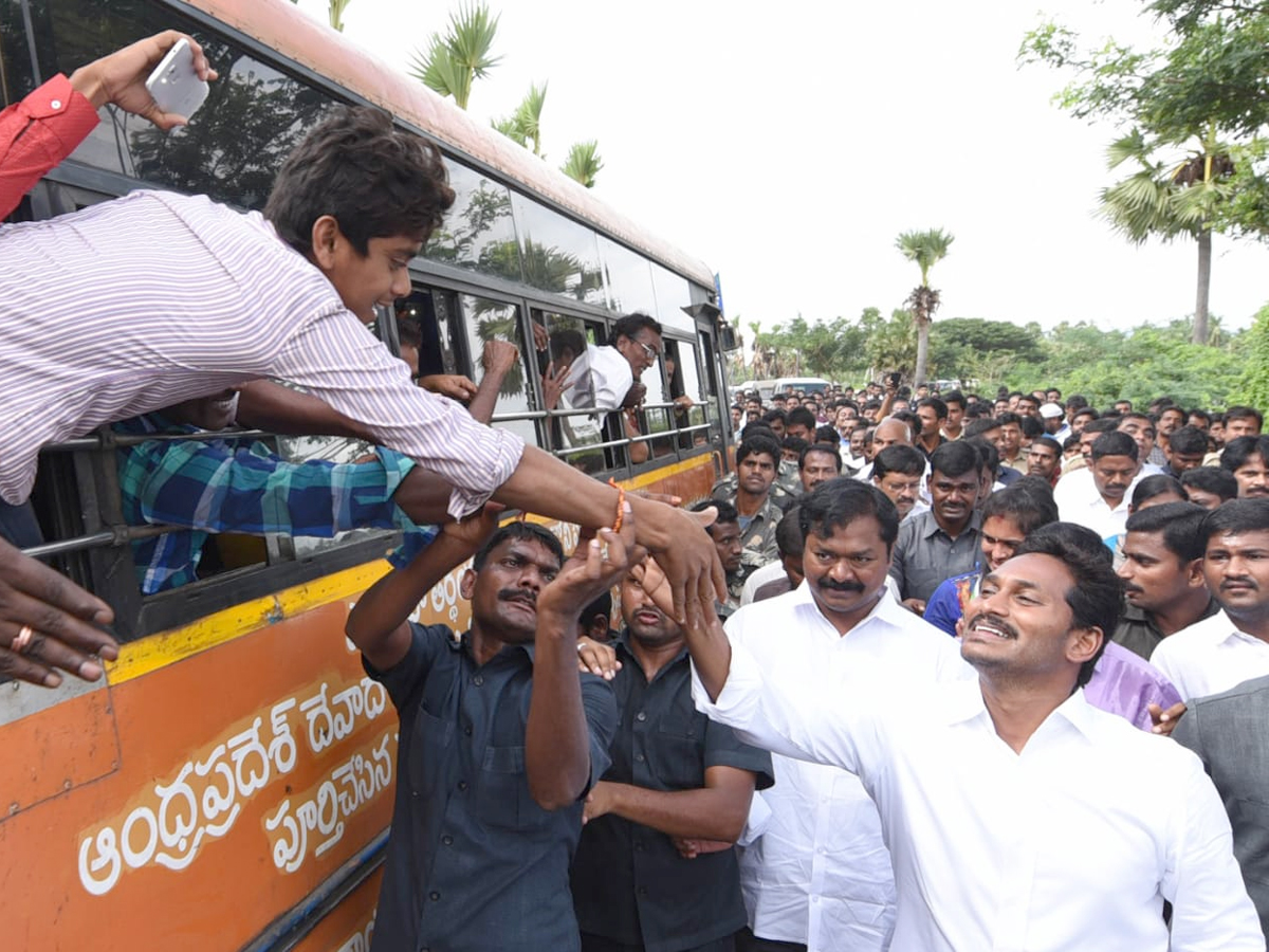 ys jagan prajasankalpayatra day 237 Photo Gallery - Sakshi3