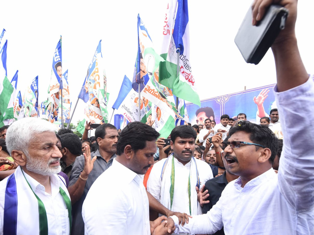 ys jagan prajasankalpayatra day 237 Photo Gallery - Sakshi16