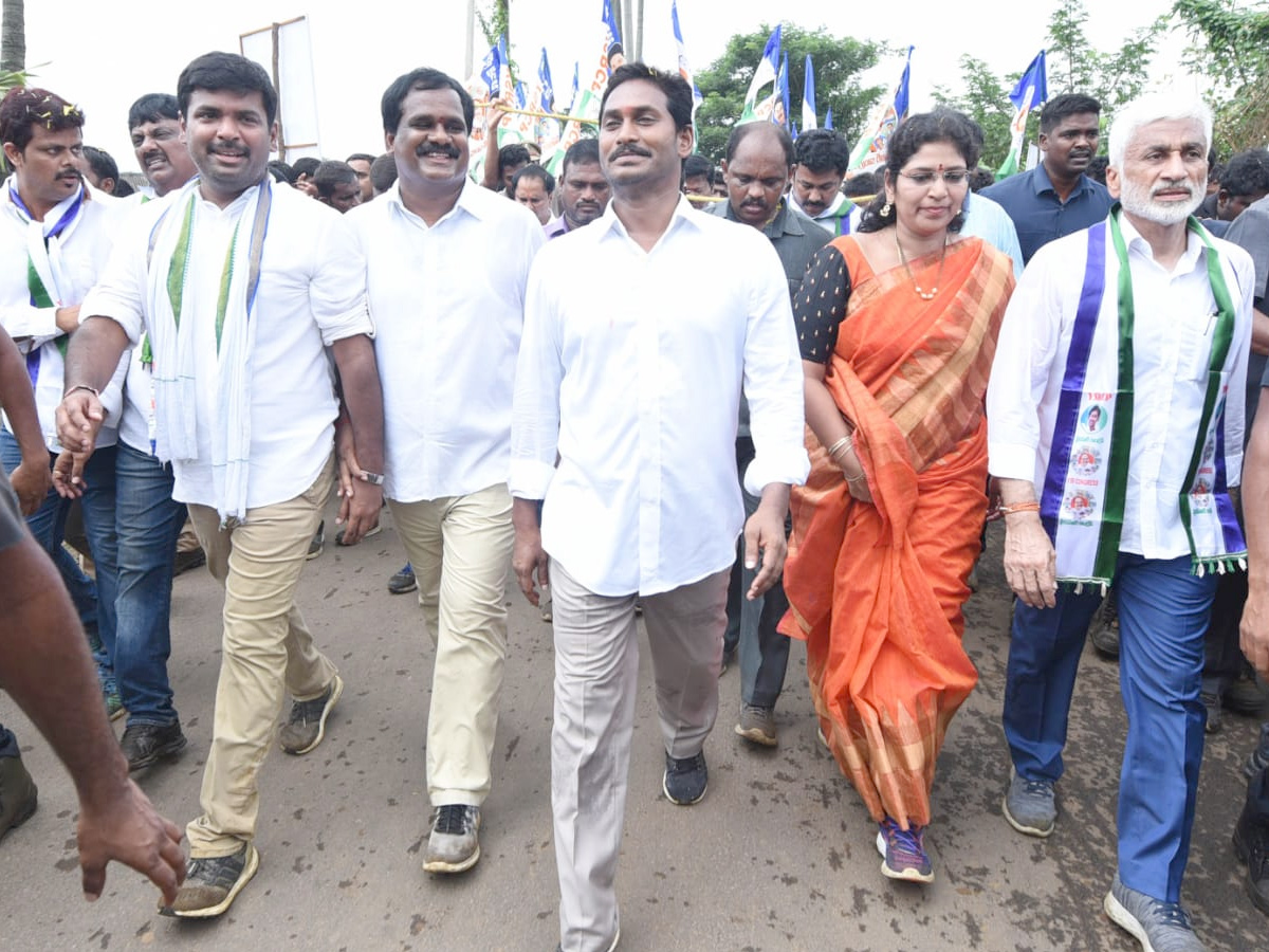 ys jagan prajasankalpayatra day 237 Photo Gallery - Sakshi17