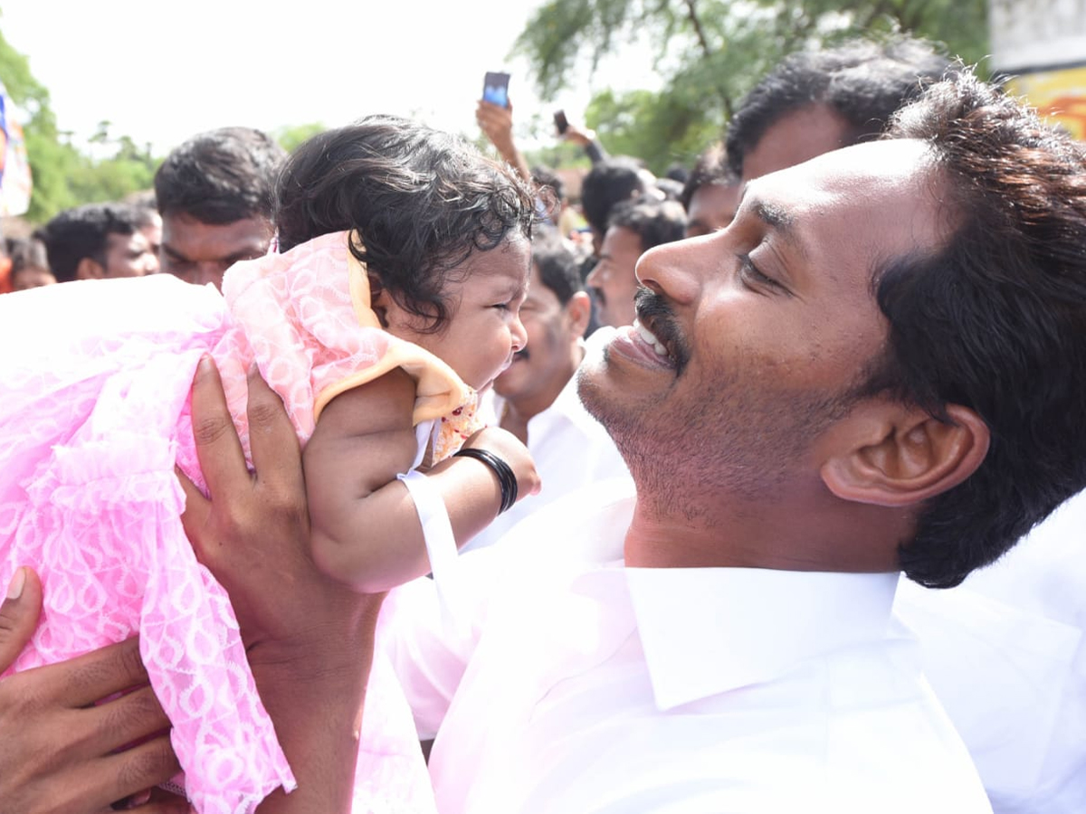 ys jagan prajasankalpayatra day 237 Photo Gallery - Sakshi4