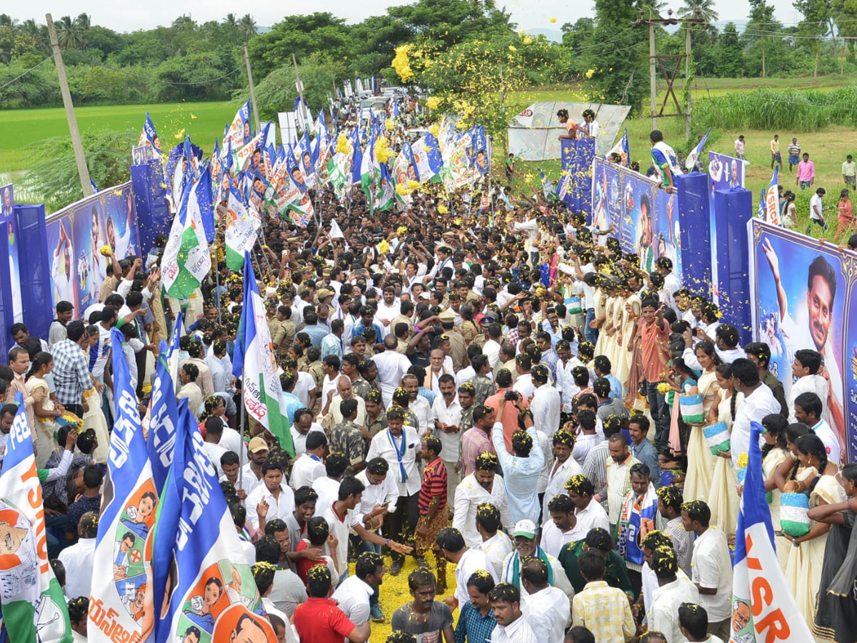 ys jagan prajasankalpayatra day 237 Photo Gallery - Sakshi25