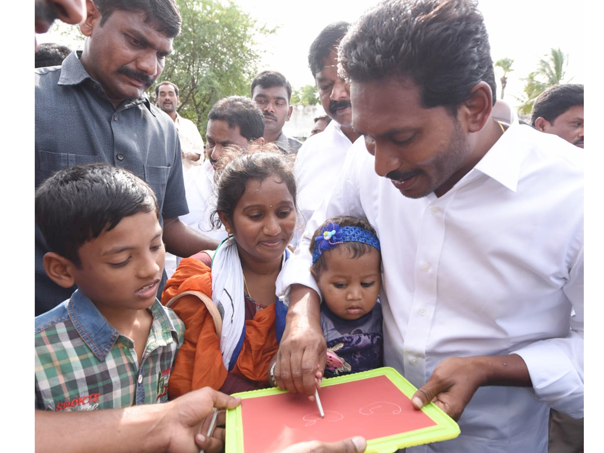 ys jagan prajasankalpayatra day 237 Photo Gallery - Sakshi8