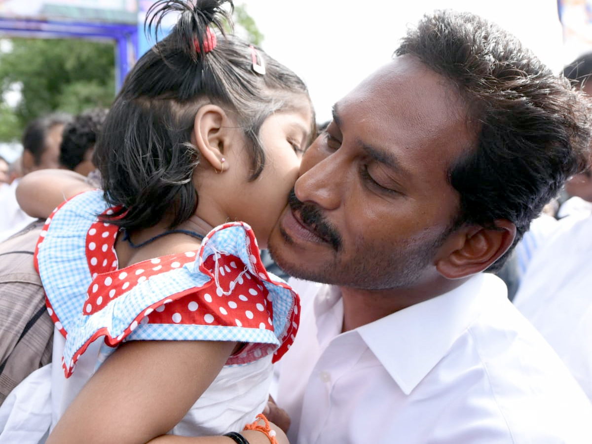 ys jagan prajasankalpayatra day 237 Photo Gallery - Sakshi10