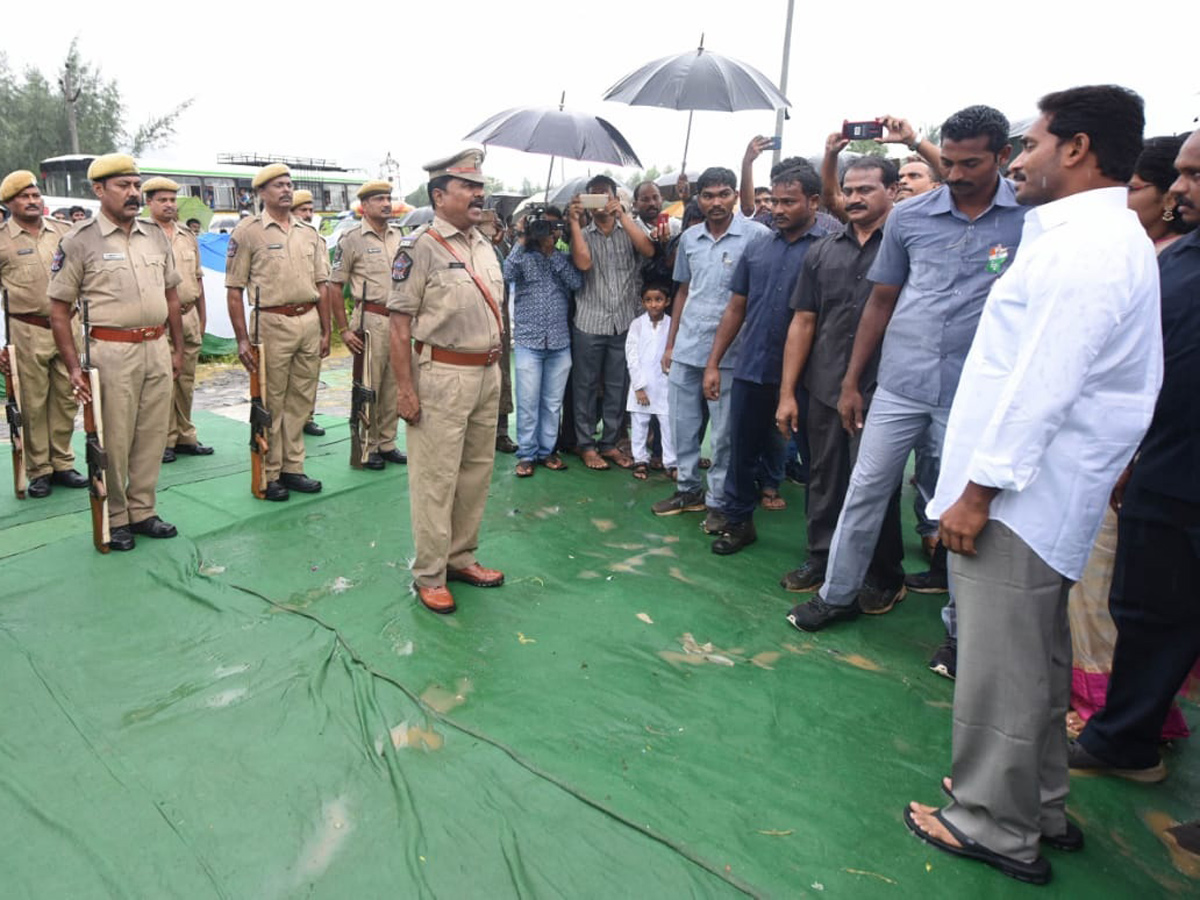 YS Jagan Mohan Reddy Independence Day Celebrations Photo Gallery - Sakshi13