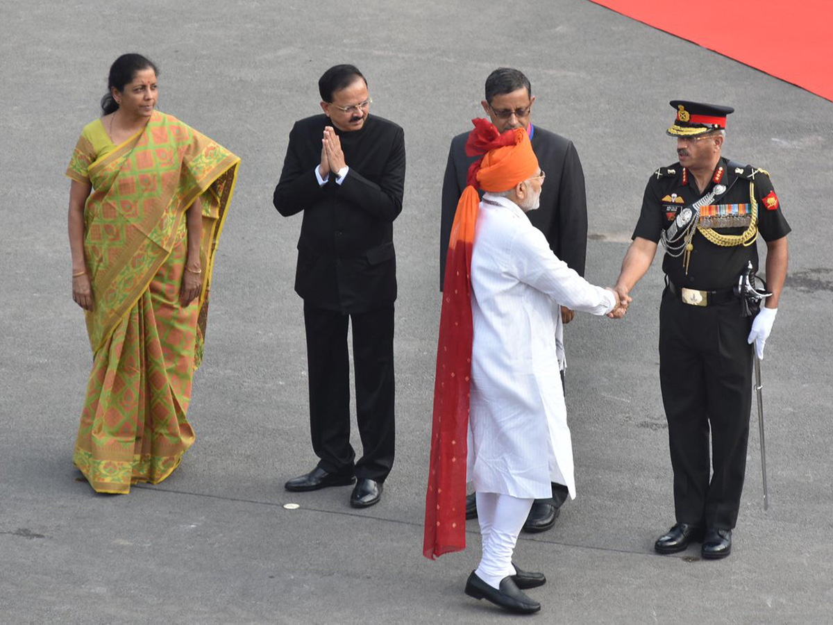 Narendra Modi flag hoisting in Red Fort Photo Gallery - Sakshi10