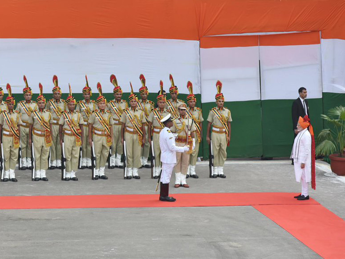 Narendra Modi flag hoisting in Red Fort Photo Gallery - Sakshi11