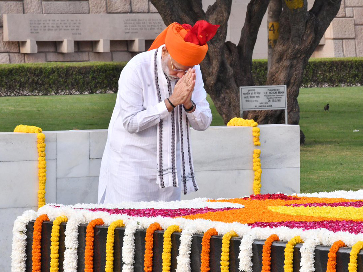 Narendra Modi flag hoisting in Red Fort Photo Gallery - Sakshi3