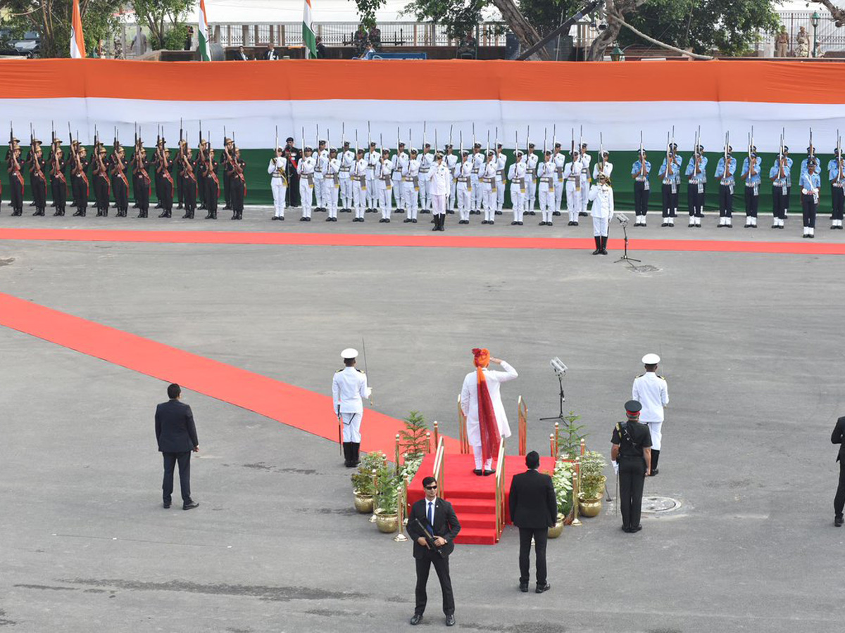 Narendra Modi flag hoisting in Red Fort Photo Gallery - Sakshi9