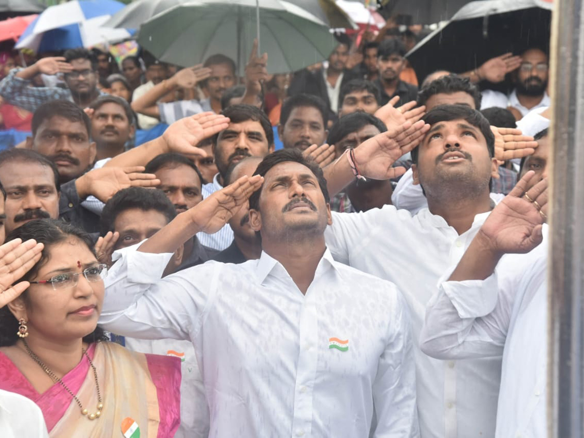 YS Jagan Mohan Reddy Independence Day Celebrations Photo Gallery - Sakshi2