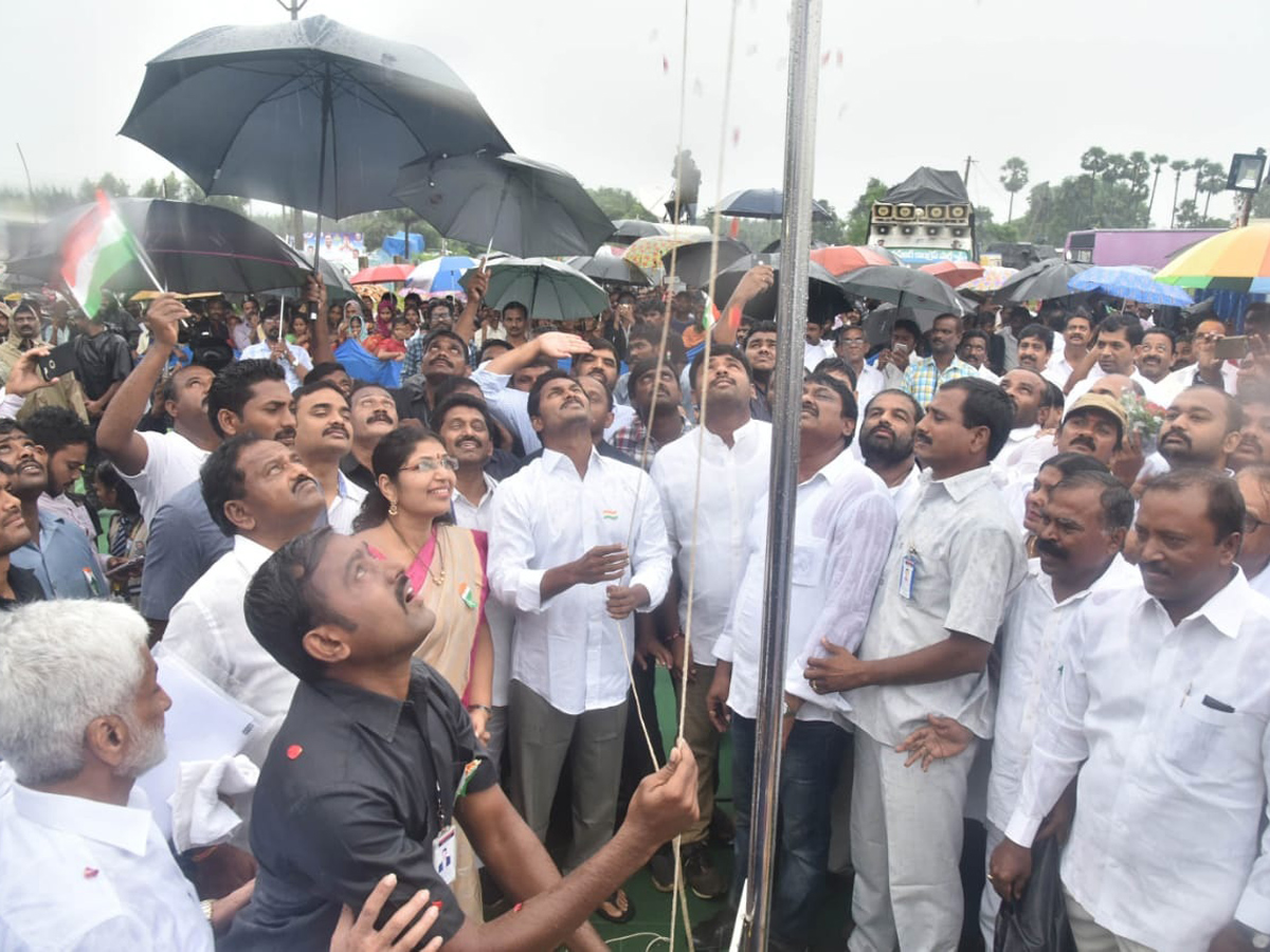 YS Jagan Mohan Reddy Independence Day Celebrations Photo Gallery - Sakshi3