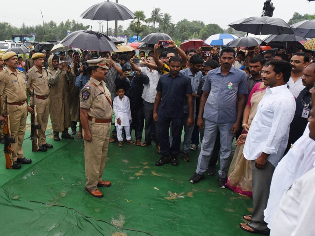 YS Jagan Mohan Reddy Independence Day Celebrations Photo Gallery - Sakshi4