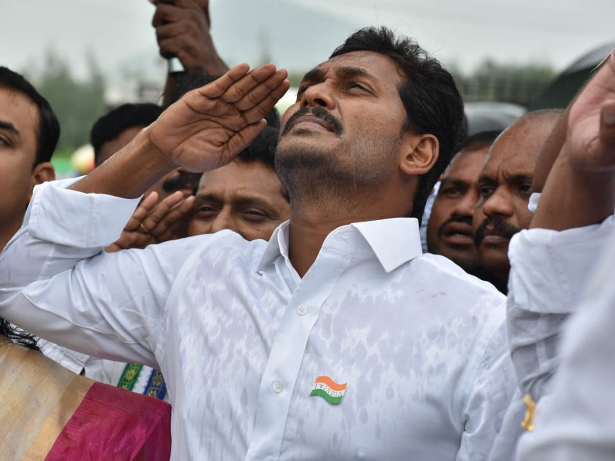 YS Jagan Mohan Reddy Independence Day Celebrations Photo Gallery - Sakshi5