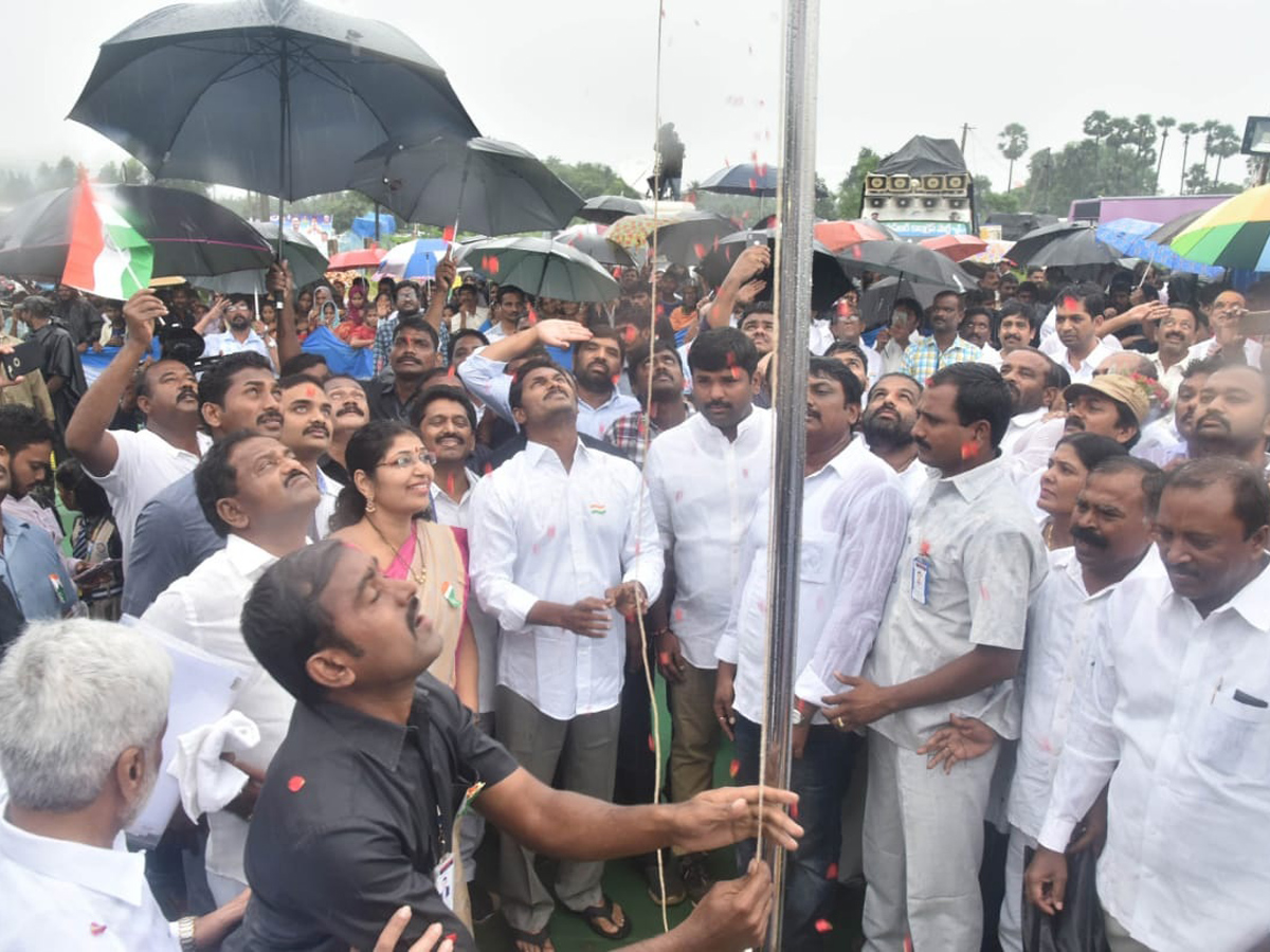 YS Jagan Mohan Reddy Independence Day Celebrations Photo Gallery - Sakshi6