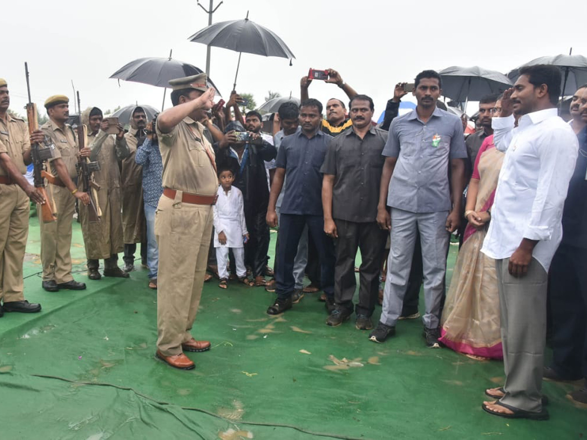 YS Jagan Mohan Reddy Independence Day Celebrations Photo Gallery - Sakshi7