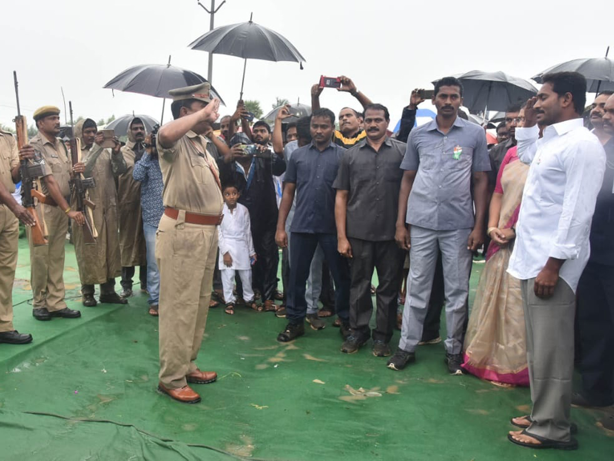 YS Jagan Mohan Reddy Independence Day Celebrations Photo Gallery - Sakshi9