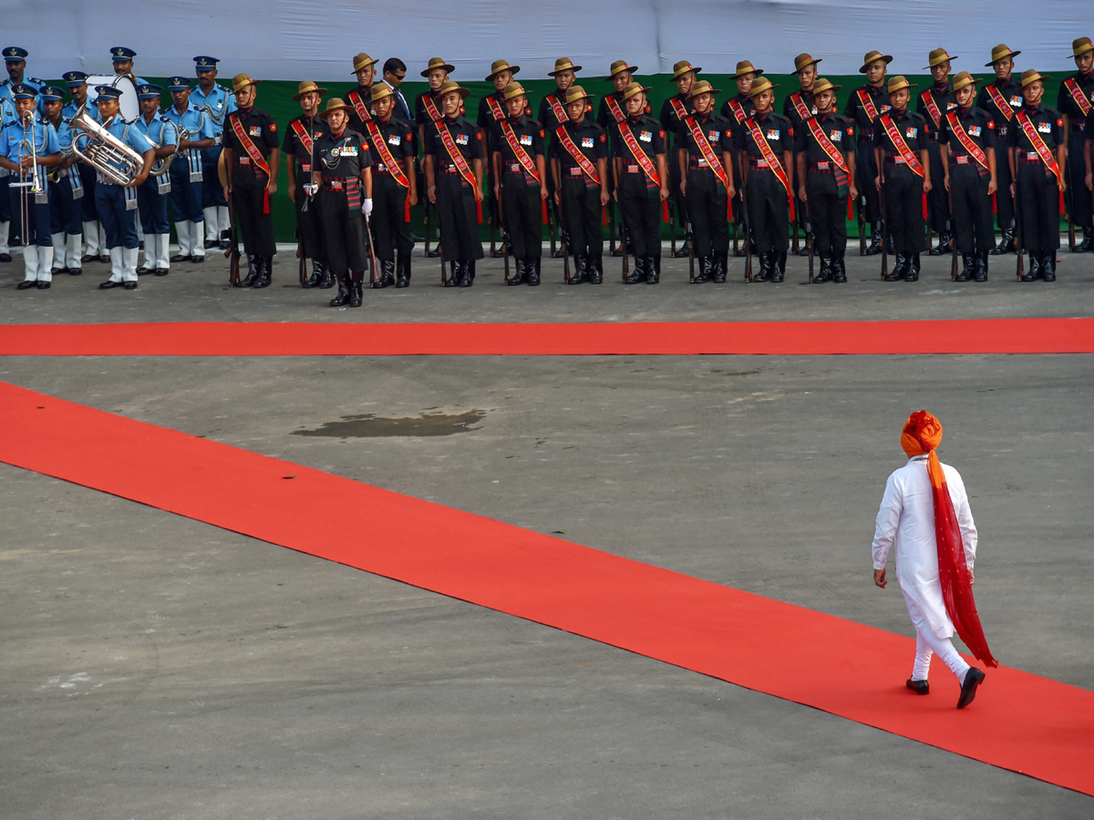 Narendra Modi flag hoisting in Red Fort Photo Gallery - Sakshi16