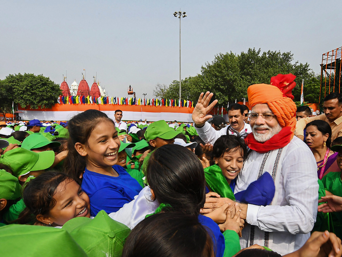 Narendra Modi flag hoisting in Red Fort Photo Gallery - Sakshi18