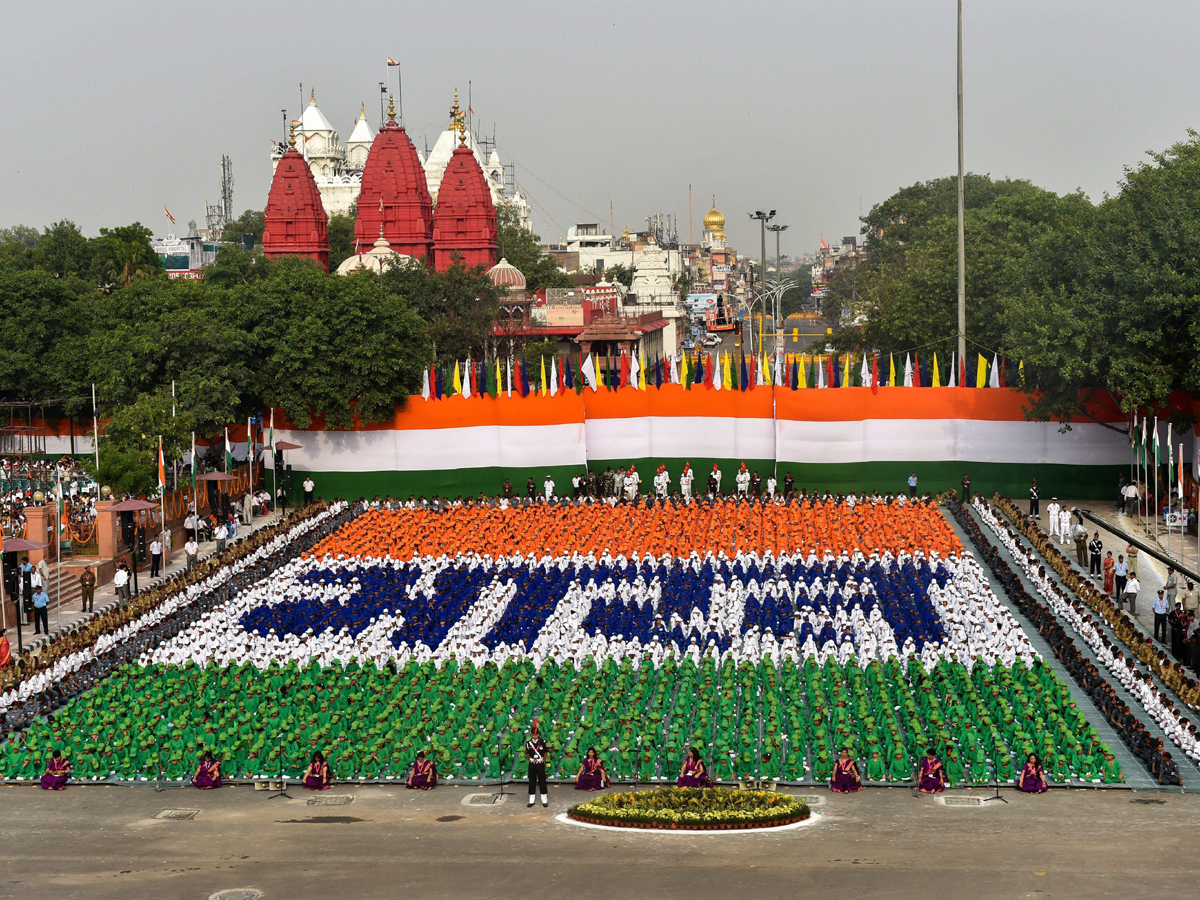 Narendra Modi flag hoisting in Red Fort Photo Gallery - Sakshi19