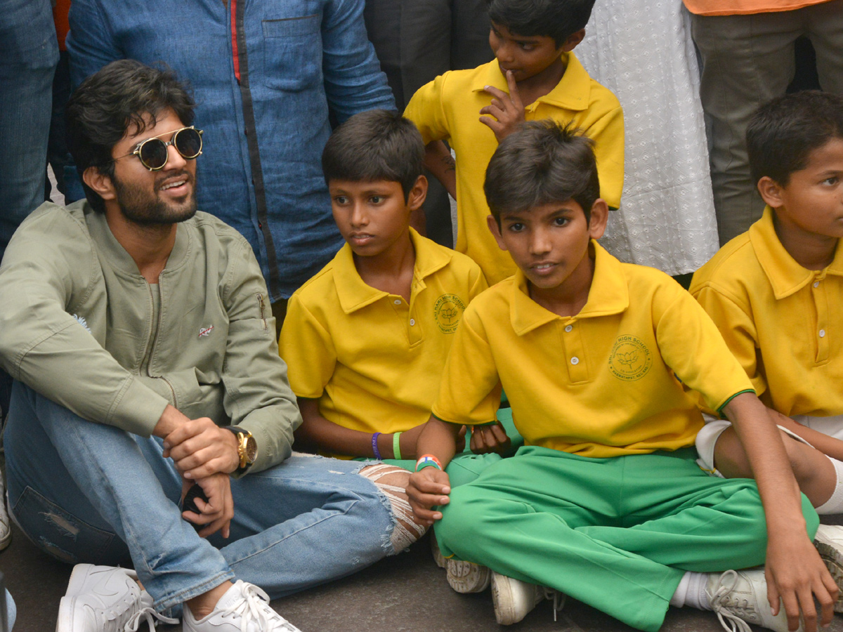 Vijay devarakonda celebrated the 72nd independence day Photo Gallery - Sakshi1