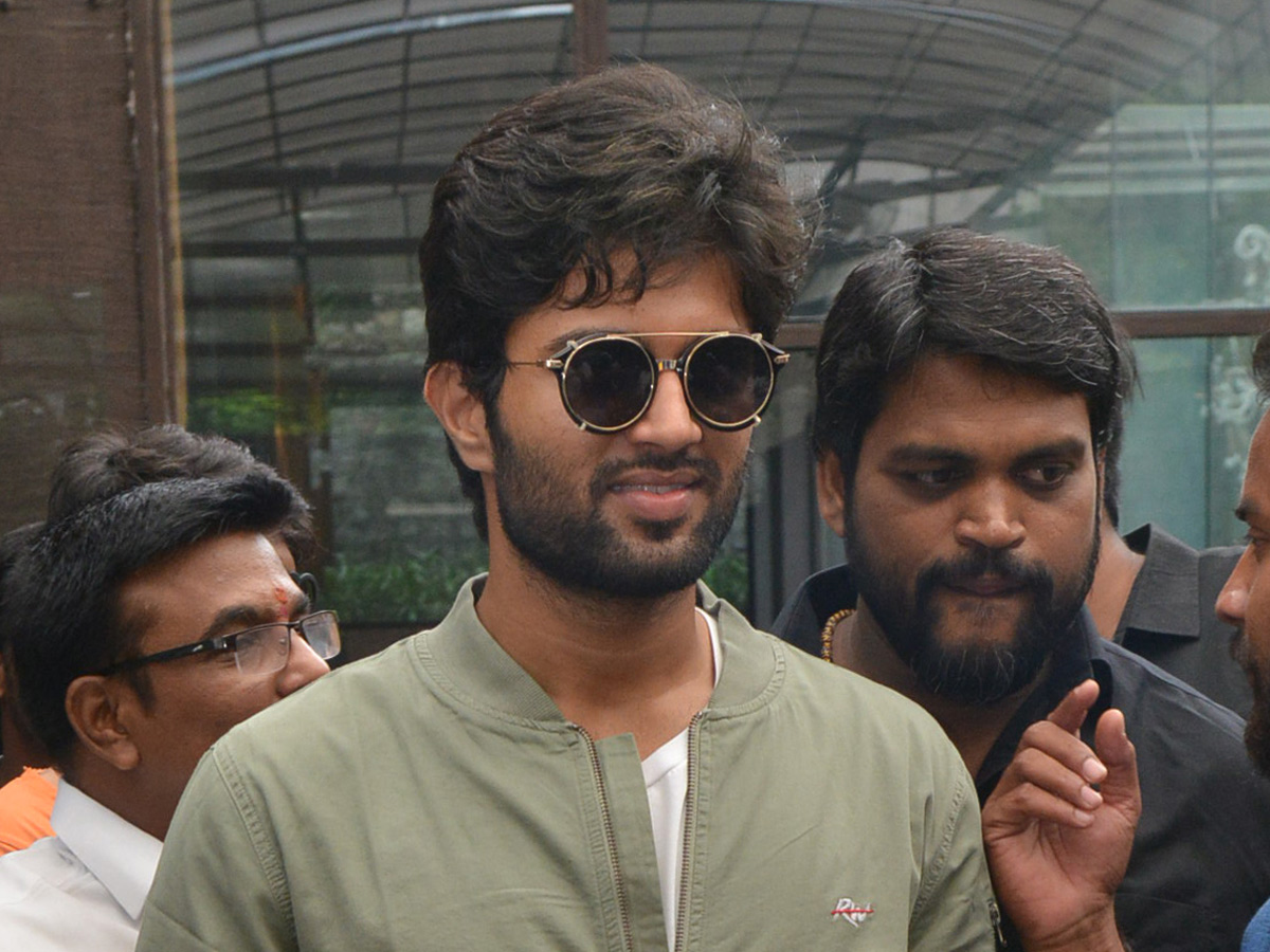 Vijay devarakonda celebrated the 72nd independence day Photo Gallery - Sakshi10