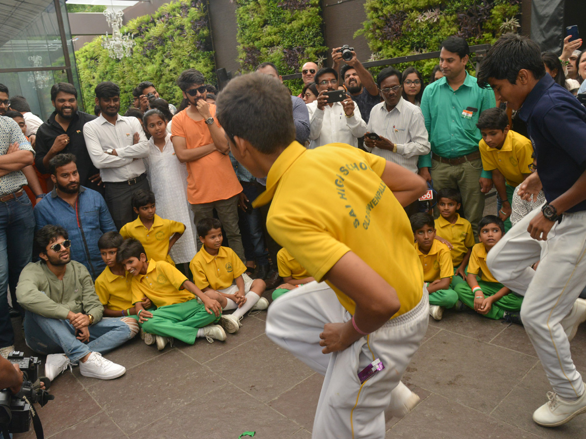 Vijay devarakonda celebrated the 72nd independence day Photo Gallery - Sakshi2