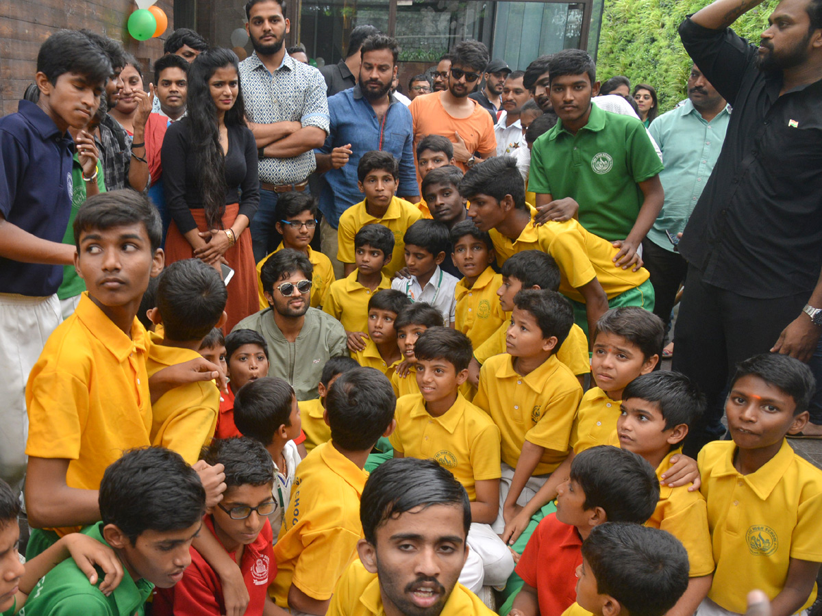 Vijay devarakonda celebrated the 72nd independence day Photo Gallery - Sakshi6