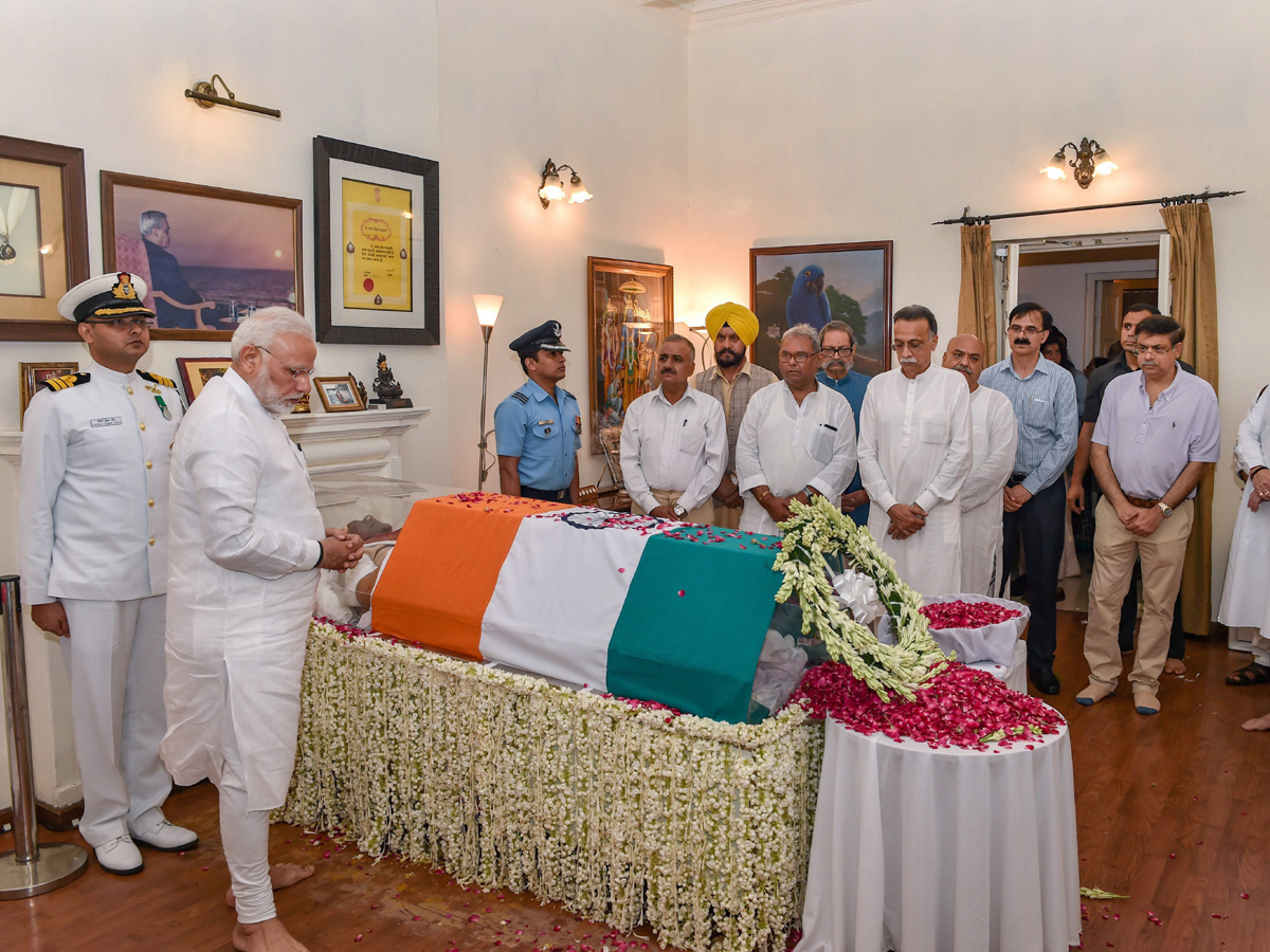 PM Modi Pays Tribute to Former PM Atal Bihari Vajpayee Photo Gallery - Sakshi12