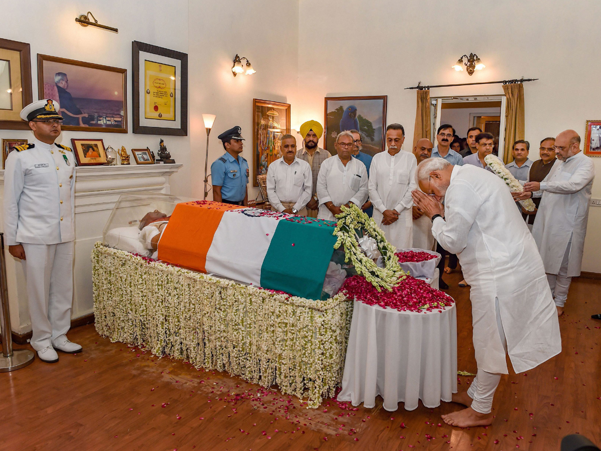 PM Modi Pays Tribute to Former PM Atal Bihari Vajpayee Photo Gallery - Sakshi2