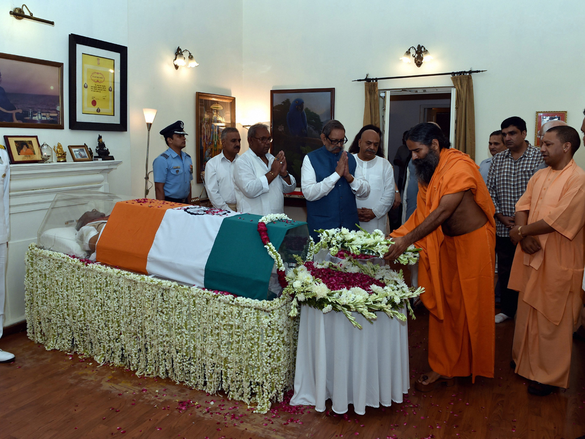 PM Modi Pays Tribute to Former PM Atal Bihari Vajpayee Photo Gallery - Sakshi20