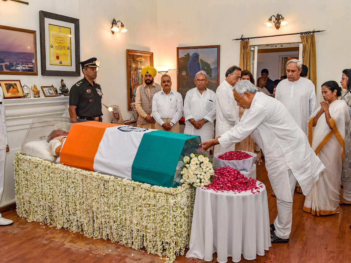 PM Modi Pays Tribute to Former PM Atal Bihari Vajpayee Photo Gallery - Sakshi23