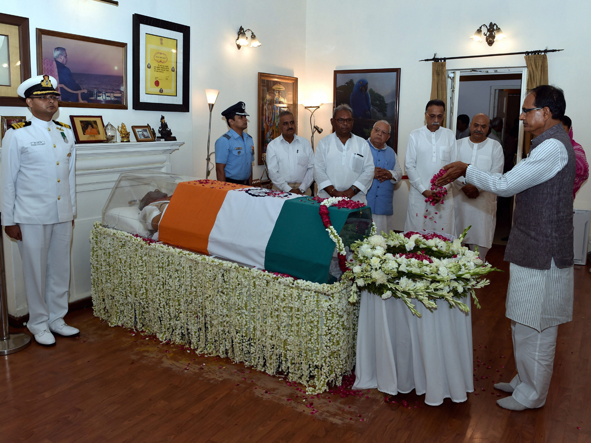 PM Modi Pays Tribute to Former PM Atal Bihari Vajpayee Photo Gallery - Sakshi25