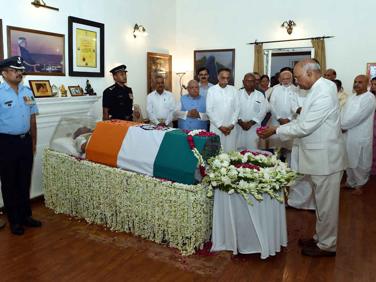 PM Modi Pays Tribute to Former PM Atal Bihari Vajpayee Photo Gallery - Sakshi3