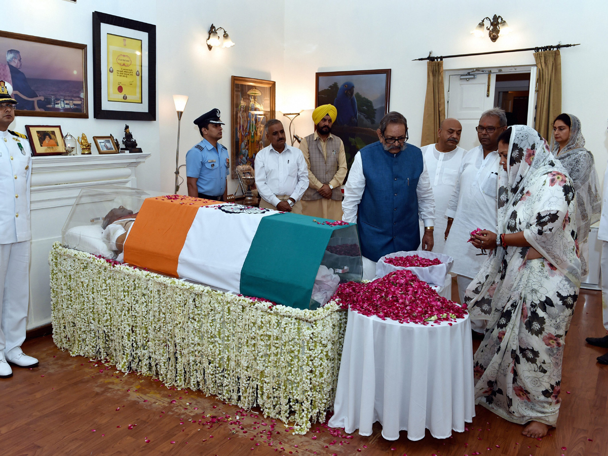 PM Modi Pays Tribute to Former PM Atal Bihari Vajpayee Photo Gallery - Sakshi29