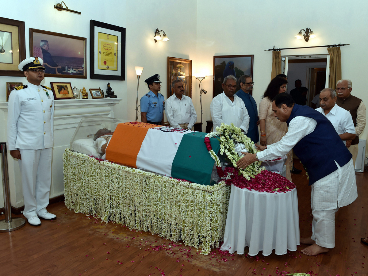 PM Modi Pays Tribute to Former PM Atal Bihari Vajpayee Photo Gallery - Sakshi30