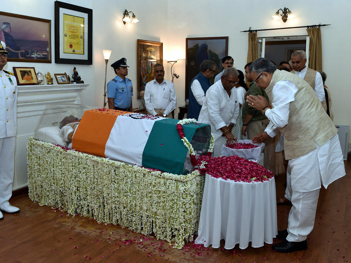 PM Modi Pays Tribute to Former PM Atal Bihari Vajpayee Photo Gallery - Sakshi32