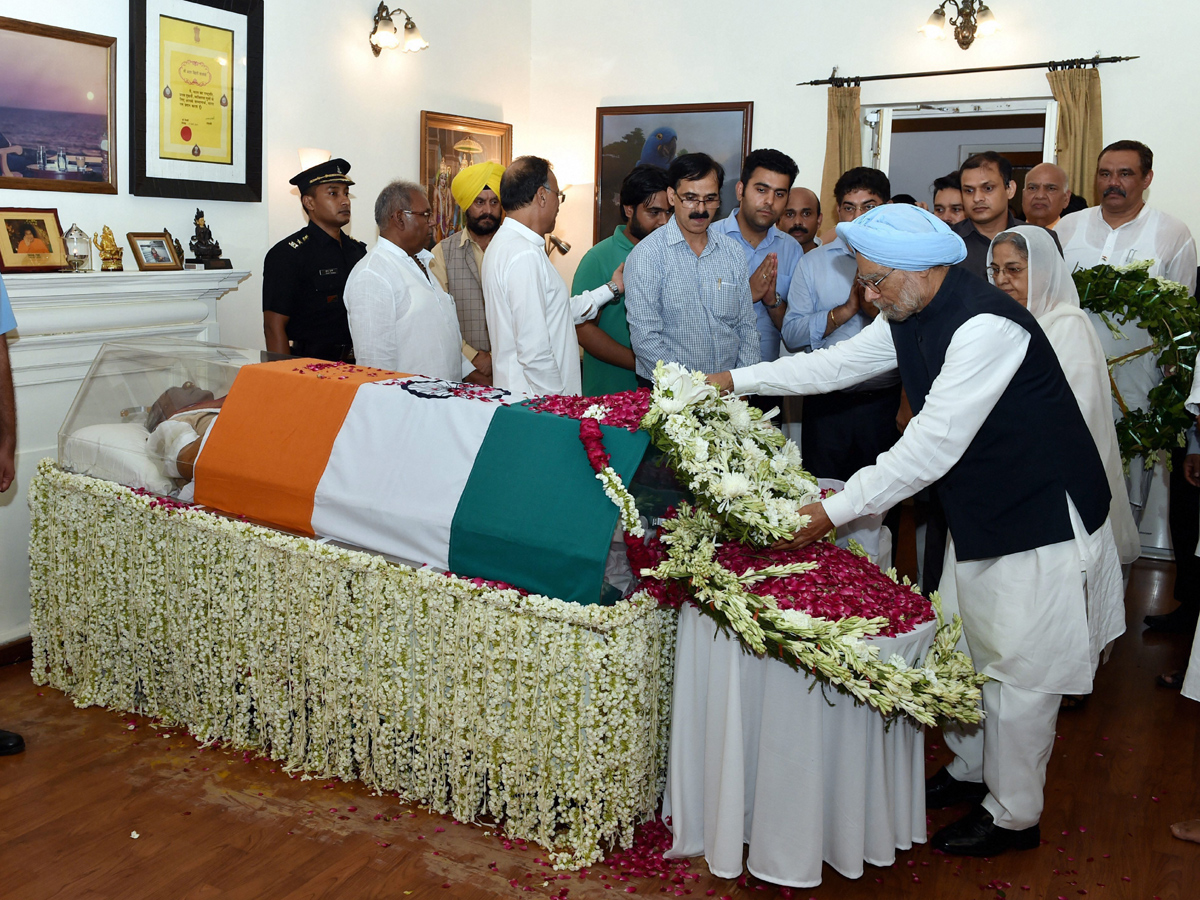 PM Modi Pays Tribute to Former PM Atal Bihari Vajpayee Photo Gallery - Sakshi4