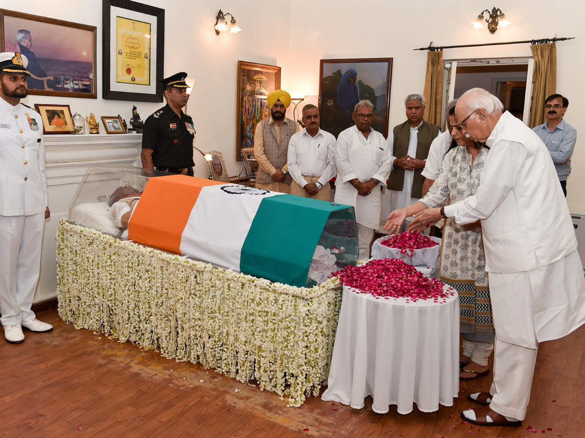 PM Modi Pays Tribute to Former PM Atal Bihari Vajpayee Photo Gallery - Sakshi6