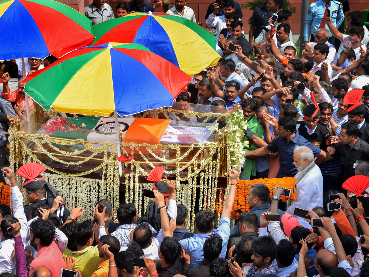  Atal Bihari Vajpayee's funeral  Photo Gallery - Sakshi11