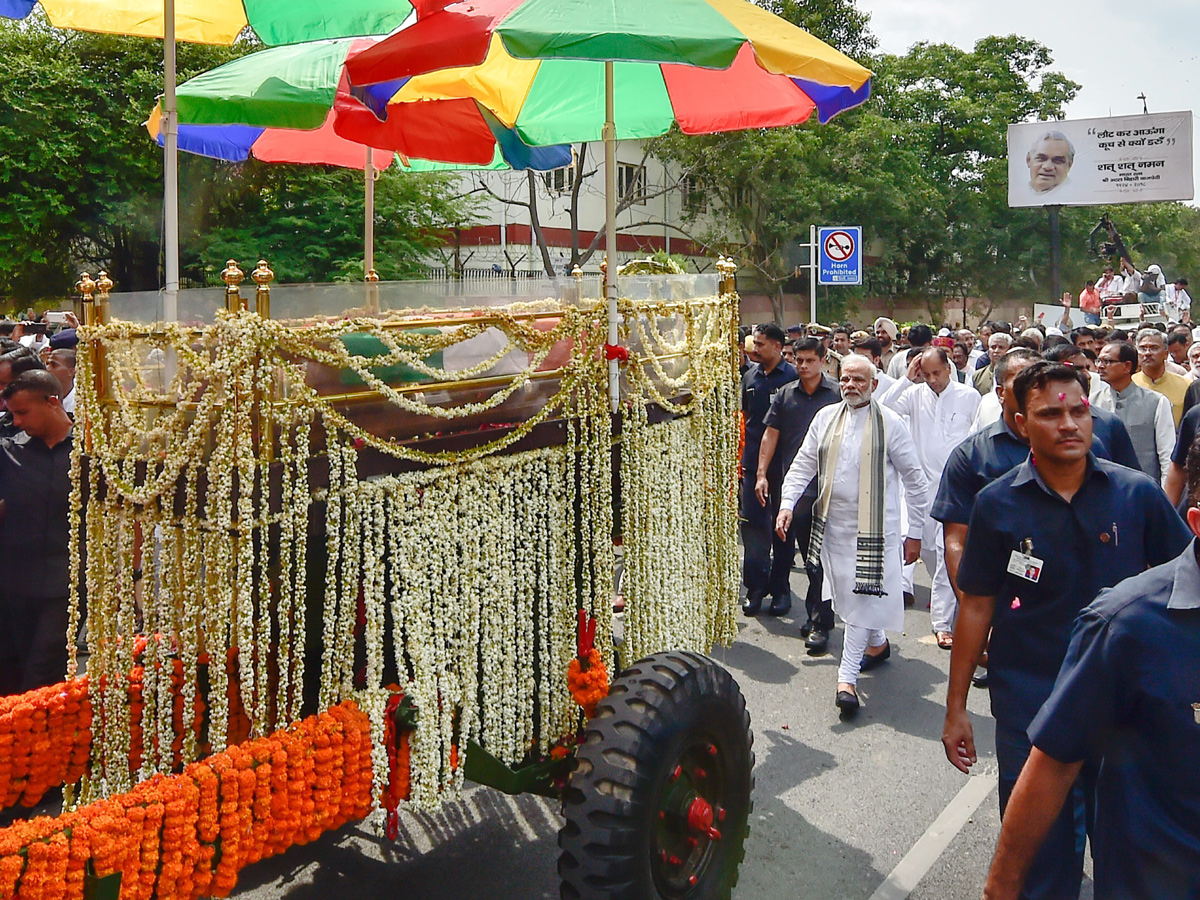  Atal Bihari Vajpayee's funeral  Photo Gallery - Sakshi13