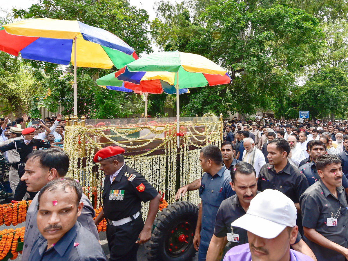  Atal Bihari Vajpayee's funeral  Photo Gallery - Sakshi14