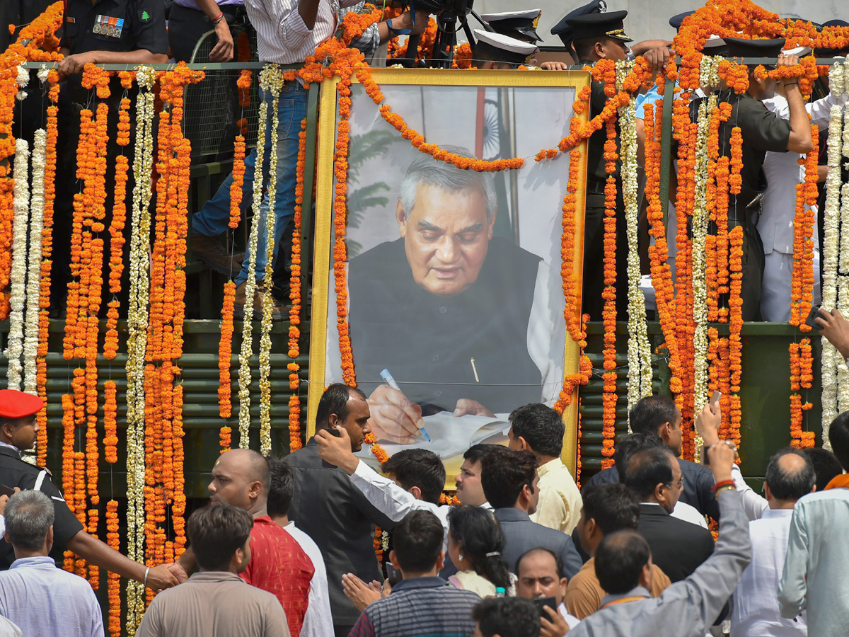  Atal Bihari Vajpayee's funeral  Photo Gallery - Sakshi16