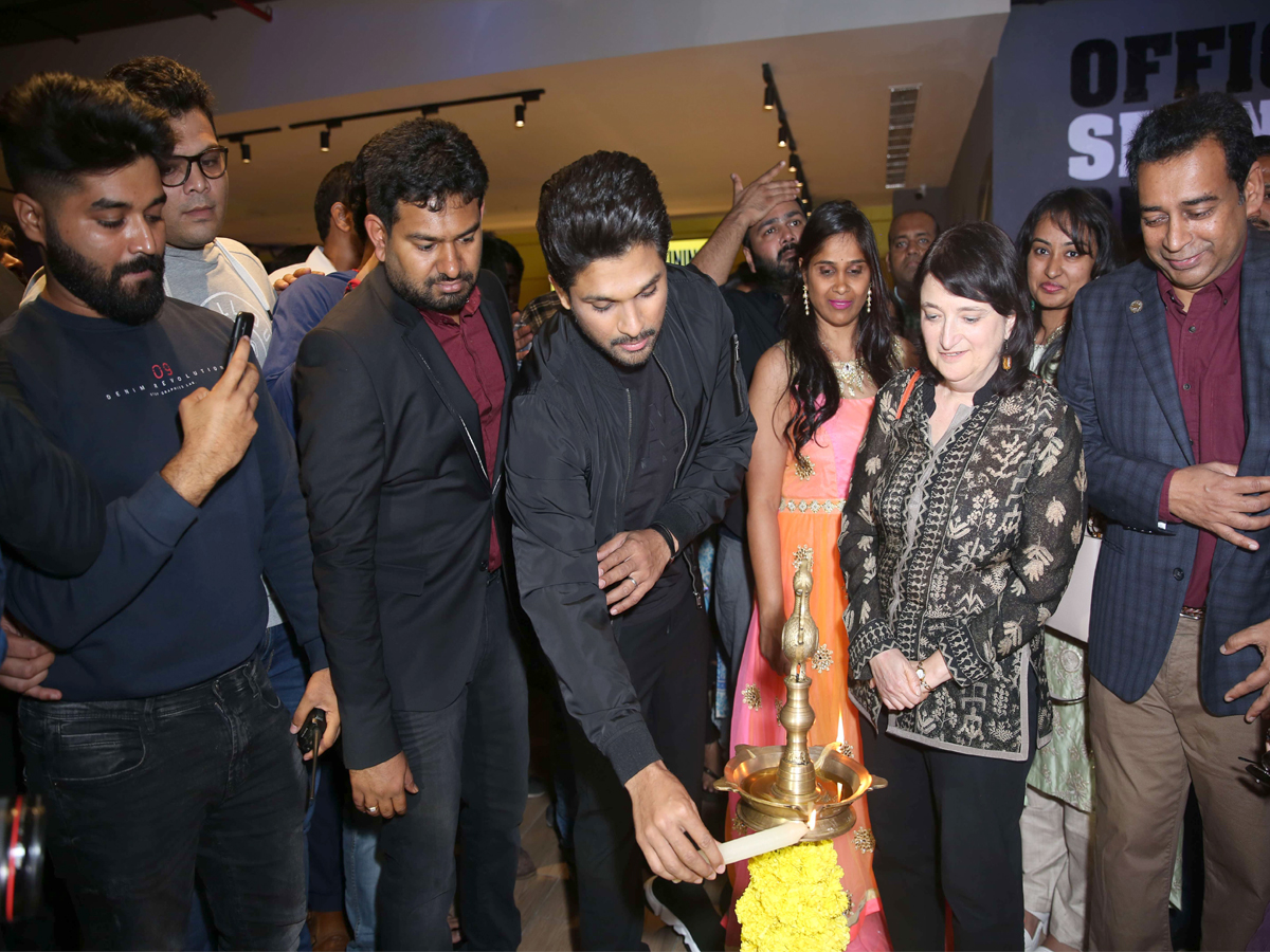 Allu Arjun launches B Dubs at Gachibowli Photo Gallery - Sakshi3