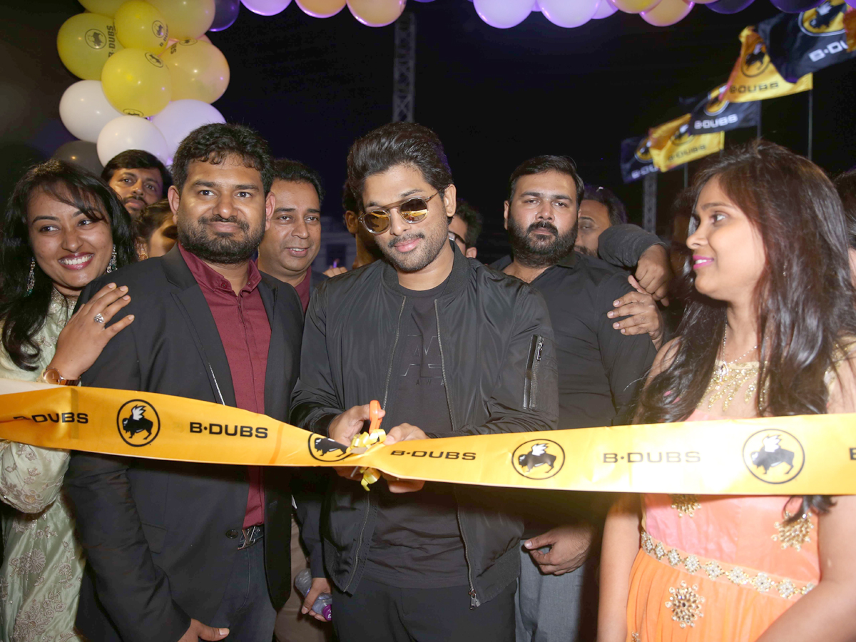 Allu Arjun launches B Dubs at Gachibowli Photo Gallery - Sakshi1