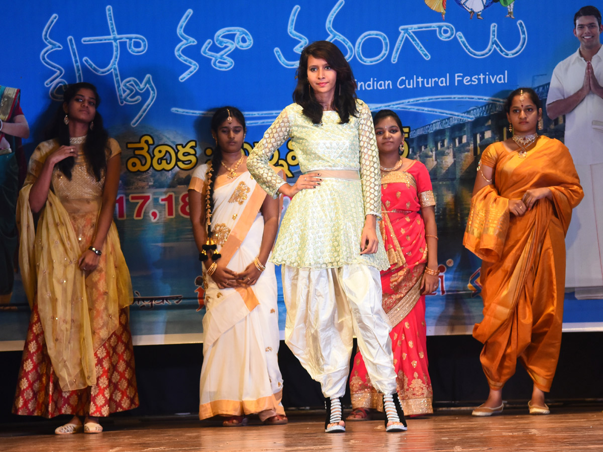 Traditional Fashion Show IN Guntur Photo Gallery - Sakshi10