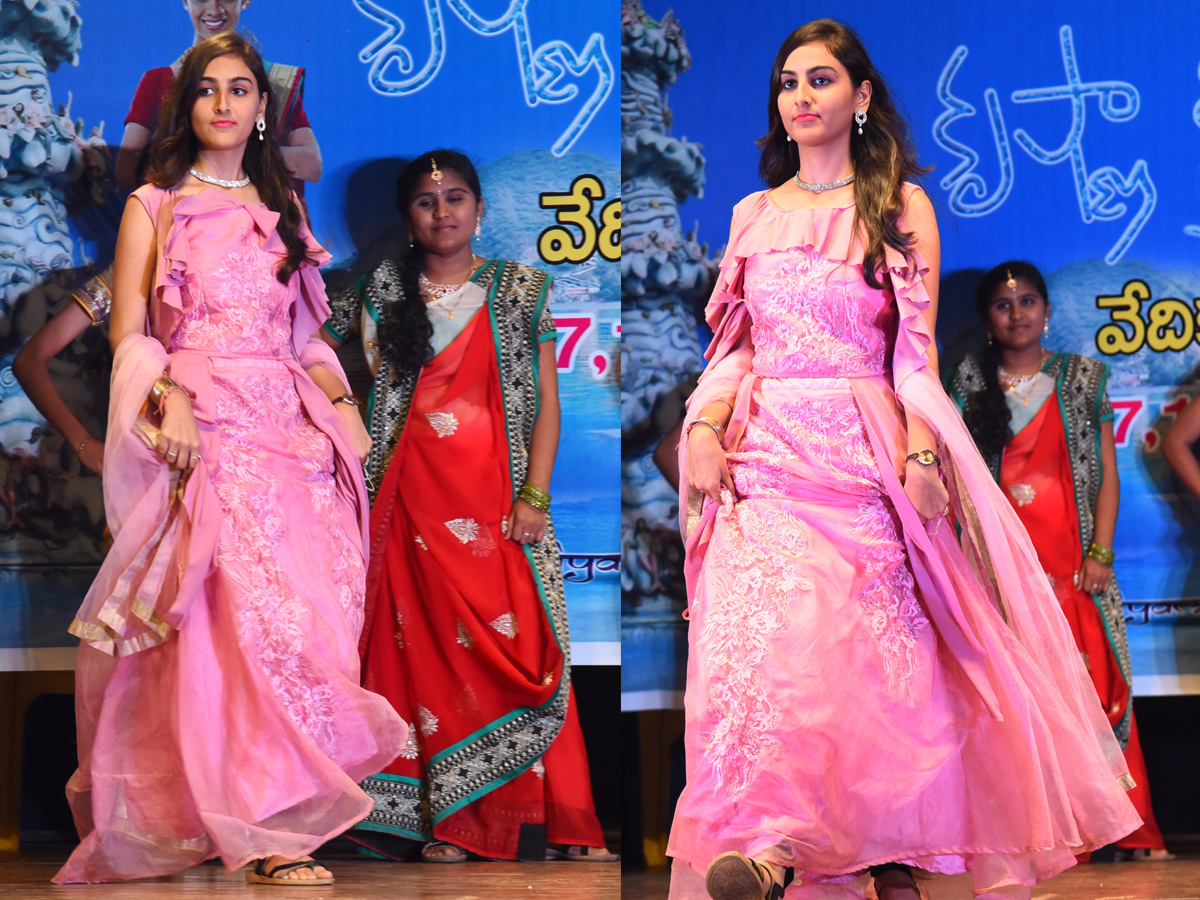 Traditional Fashion Show IN Guntur Photo Gallery - Sakshi16