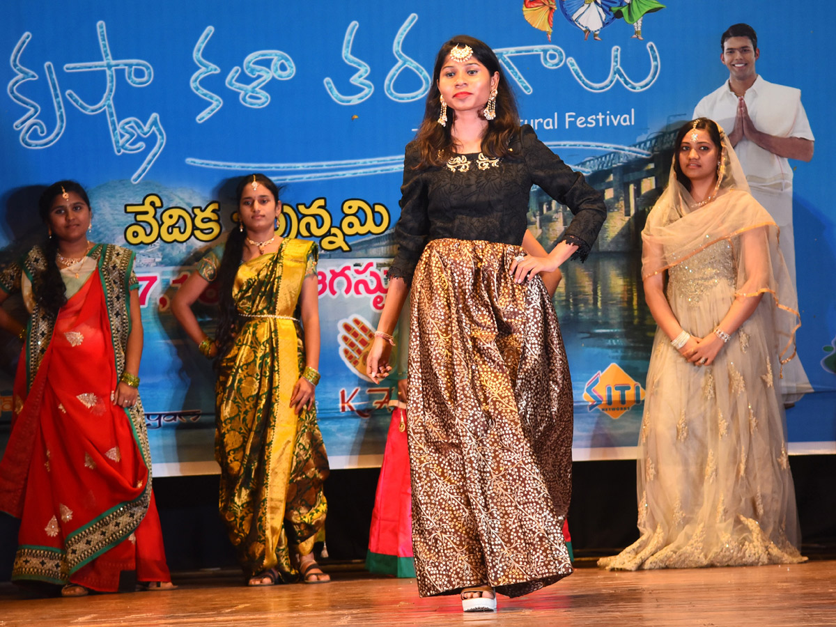 Traditional Fashion Show IN Guntur Photo Gallery - Sakshi6